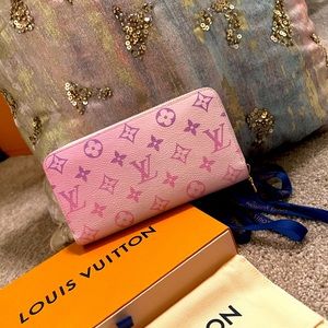 Gently Used LV 2022 Sunrise PastelCity Spring Collection Zippy Wallet 🥳💞